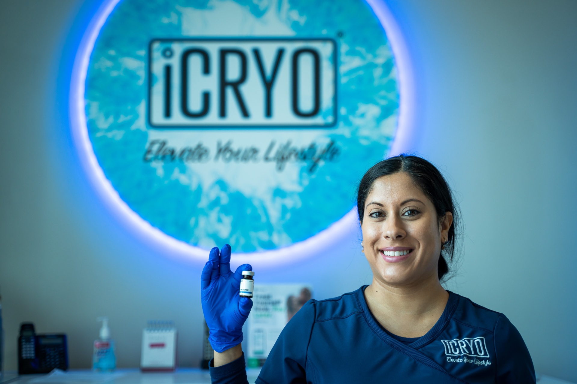 iCRYO Branford RN prepping an IM vitamin injection