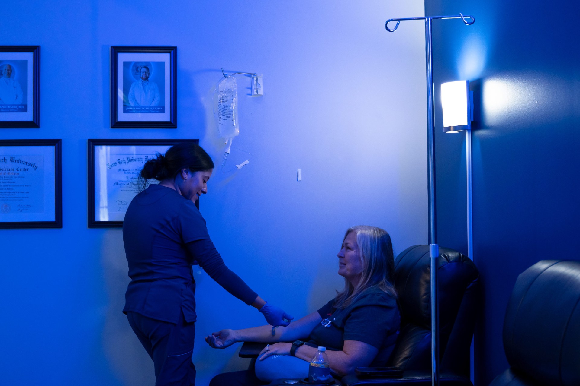 iCRYO Branford guest receiving NAD+ therapy with RN supervision