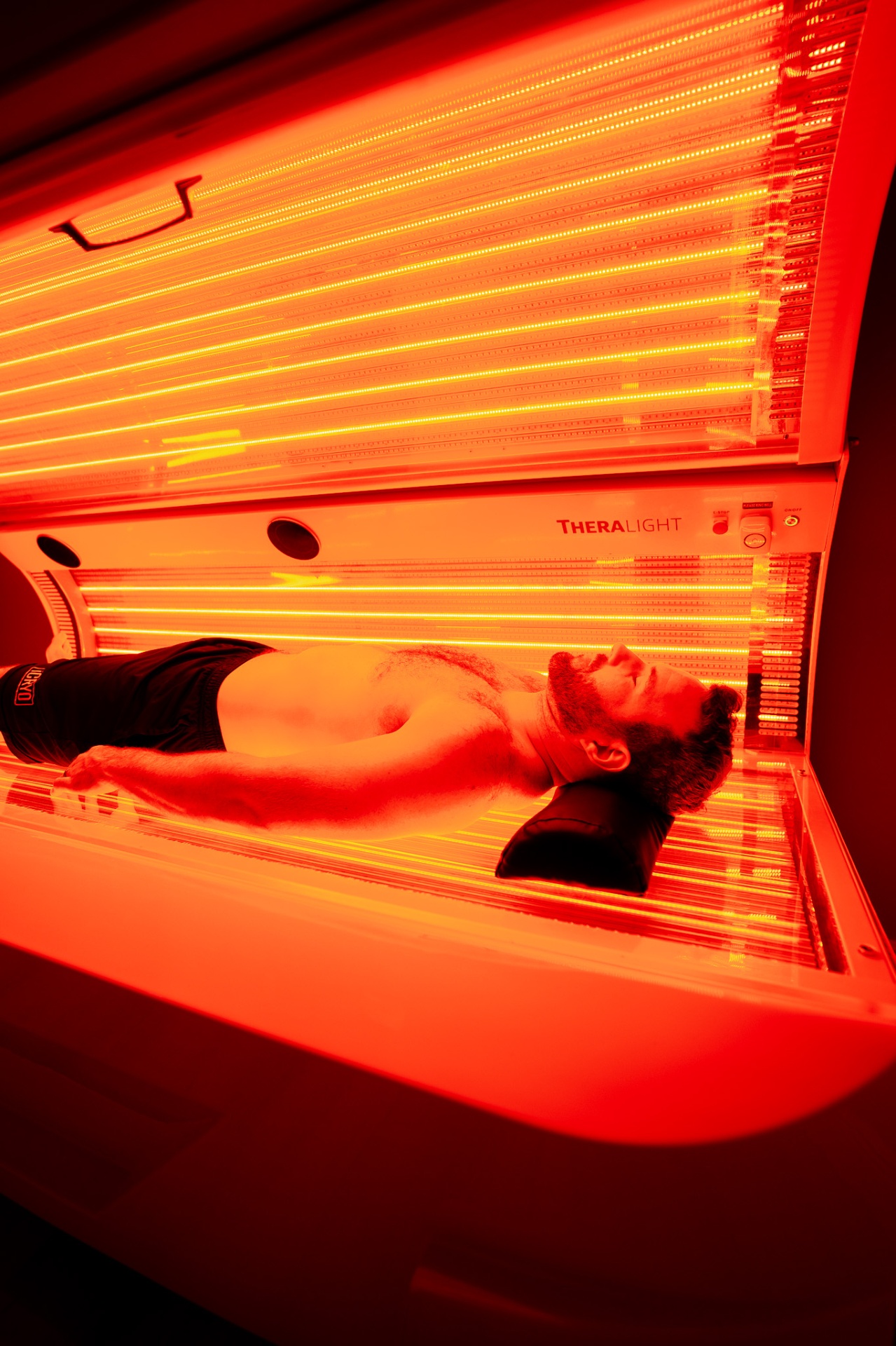 Red light therapy bed at iCRYO Branford